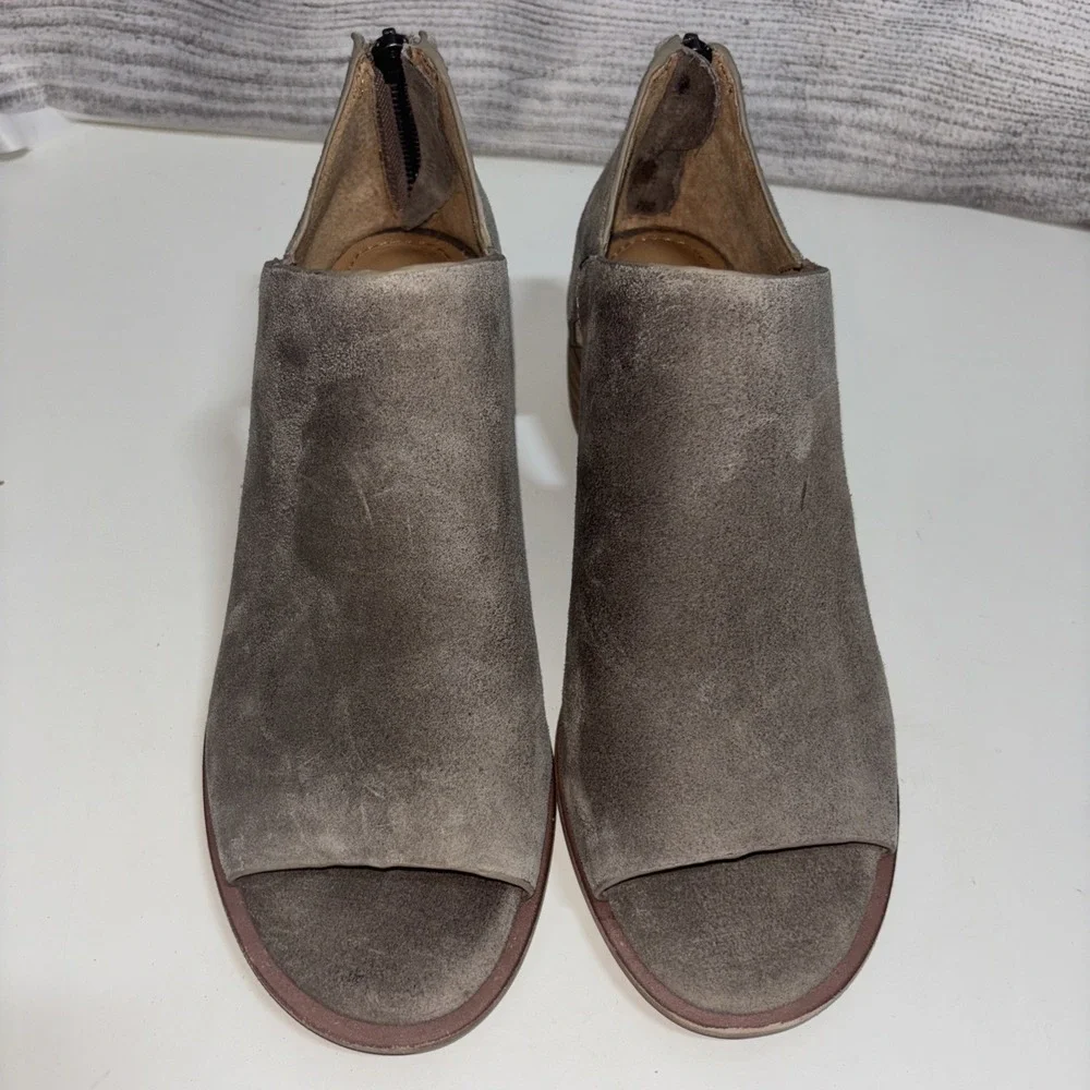 Sofft Women's 7.5 Carleigh Shootie Light‎ Gray/ Beige Greige